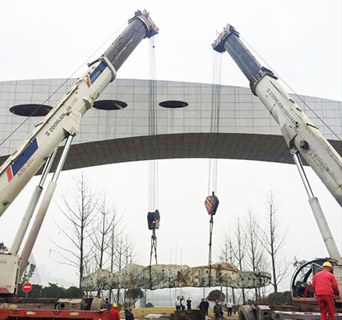 建昌吊车,建昌租吊车吊大型景观石